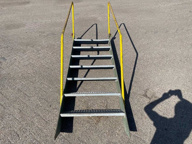Industriele stalen steektrap 2,60 x 0,90 meter - afbeelding 2 van  7