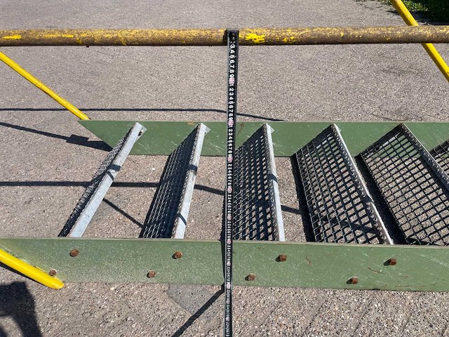 Industriele stalen steektrap 2,60 x 0,90 meter - afbeelding 6 van  7
