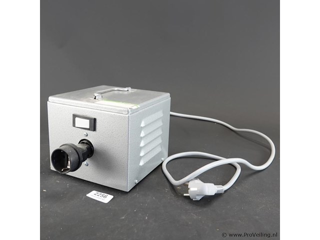 Industriële transformator of generator - afbeelding 1 van  5