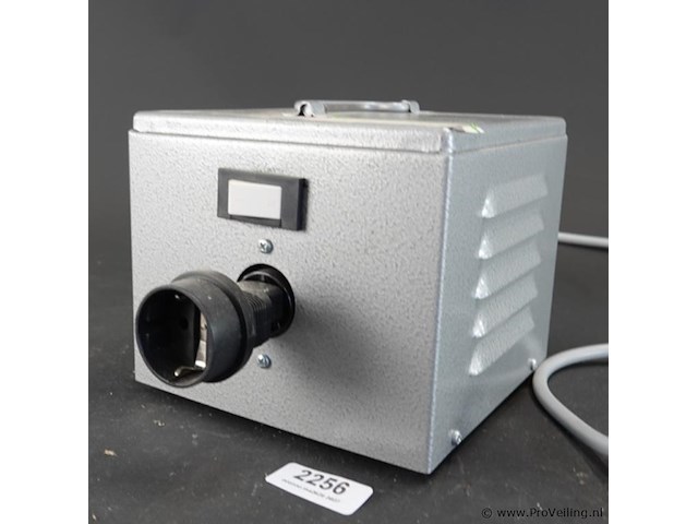 Industriële transformator of generator - afbeelding 2 van  5