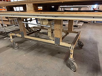 Industriële verrijdbare werktafel / montagetafel met verstelbaar onderstel - afbeelding 2 van  3
