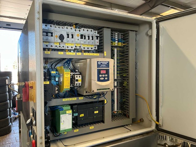 Industriële wiel en band wasmachine - afbeelding 6 van  26