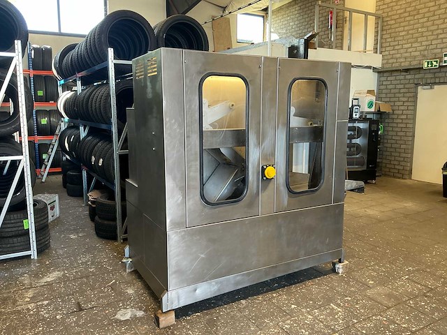 Industriële wiel en band wasmachine - afbeelding 1 van  26