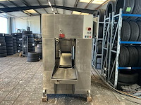 Industriële wiel en band wasmachine - afbeelding 21 van  26