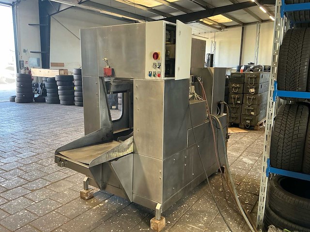 Industriële wiel en band wasmachine - afbeelding 22 van  26