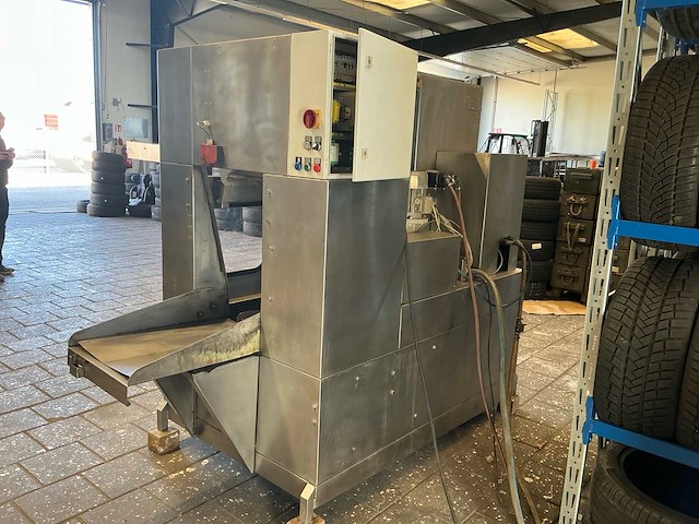 Industriële wiel en band wasmachine - afbeelding 23 van  26