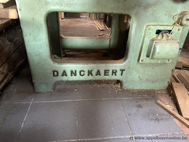 Industriële zaagmachine danckaert, uitgerust met een schuiftafel en een zaagblad - afbeelding 2 van  3