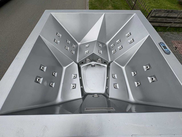 Infinitas 15 persoons dubbele cabine jacuzzi / zwemspa en buitenspa - afbeelding 15 van  34