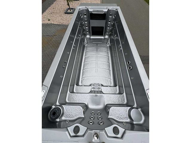 Infinitas 15 persoons dubbele cabine jacuzzi / zwemspa en buitenspa - afbeelding 21 van  34