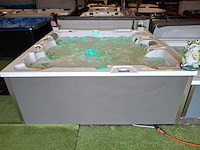 Infinitas 4 persoons jacuzzi en buitenspa - afbeelding 25 van  39