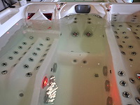 Infinitas 4 persoons jacuzzi en buitenspa - afbeelding 33 van  39