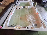 Infinitas 4 persoons jacuzzi en buitenspa - afbeelding 36 van  39