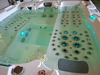 Infinitas 4 persoons jacuzzi en buitenspa - afbeelding 9 van  38