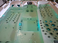 Infinitas 4 persoons jacuzzi en buitenspa - afbeelding 30 van  38