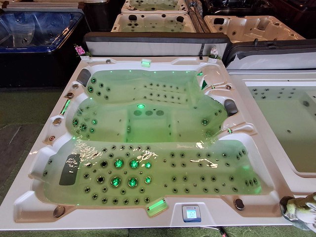 Infinitas 4 persoons jacuzzi en buitenspa - afbeelding 22 van  38