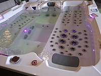 Infinitas 4 persoons jacuzzi en buitenspa - afbeelding 3 van  25