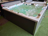 Infinitas 4 persoons jacuzzi en buitenspa - afbeelding 13 van  25