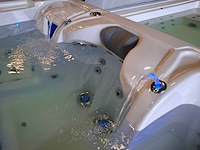 Infinitas 4 persoons jacuzzi en buitenspa - afbeelding 17 van  25
