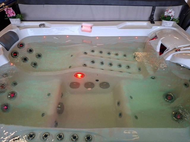 Infinitas 4 persoons jacuzzi en buitenspa - afbeelding 4 van  22