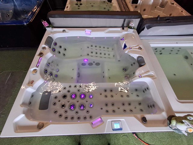 Infinitas 4 persoons jacuzzi en buitenspa - afbeelding 15 van  39
