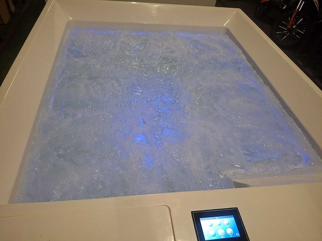 Infinitas 5 persoons jacuzzi en buitenspa - afbeelding 11 van  11