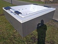 Infinitas 6 persoons jacuzzi en buitenspa - afbeelding 2 van  5