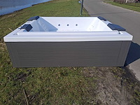 Infinitas 6 persoons jacuzzi en buitenspa - afbeelding 3 van  5