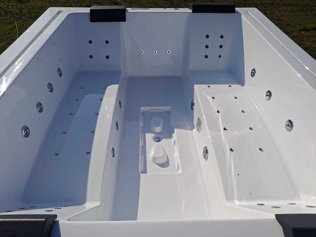 Infinitas 6 persoons jacuzzi en buitenspa - afbeelding 5 van  5