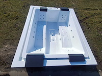 Infinitas 6 persoons jacuzzi en buitenspa - afbeelding 1 van  16