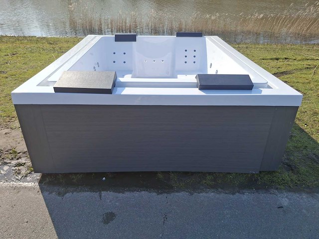 Infinitas 6 persoons jacuzzi en buitenspa - afbeelding 11 van  16