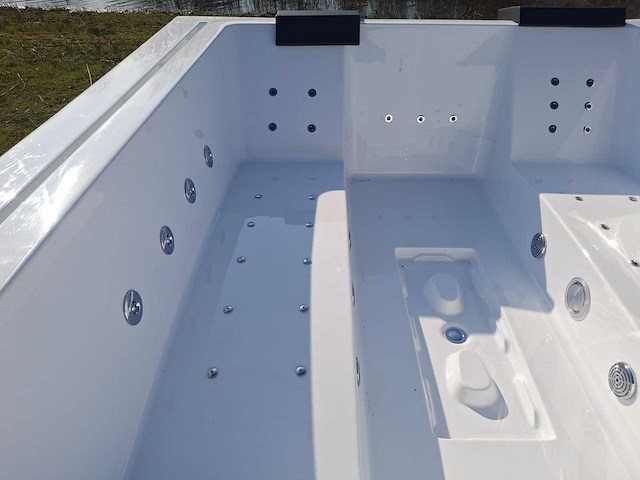 Infinitas 6 persoons jacuzzi en buitenspa - afbeelding 9 van  17