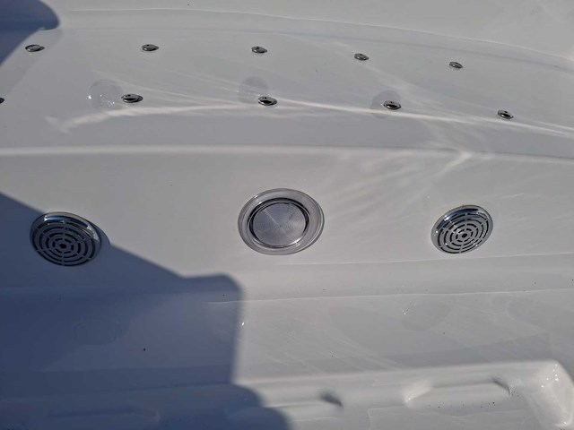 Infinitas 6 persoons jacuzzi en buitenspa - afbeelding 2 van  30
