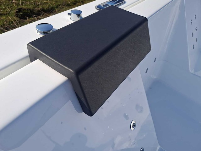 Infinitas 6 persoons jacuzzi en buitenspa - afbeelding 26 van  30