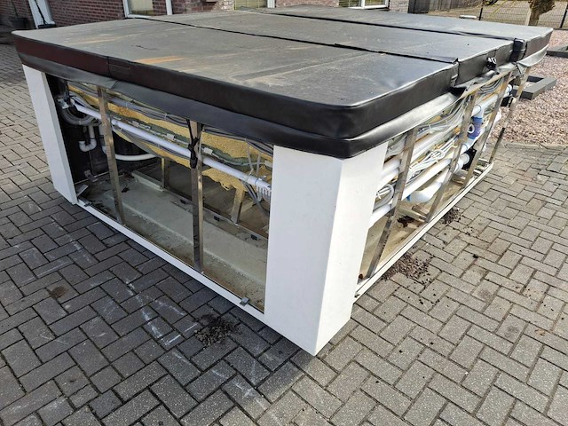 Infinitas 8 persoons jacuzzi en buitenspa - afbeelding 13 van  17