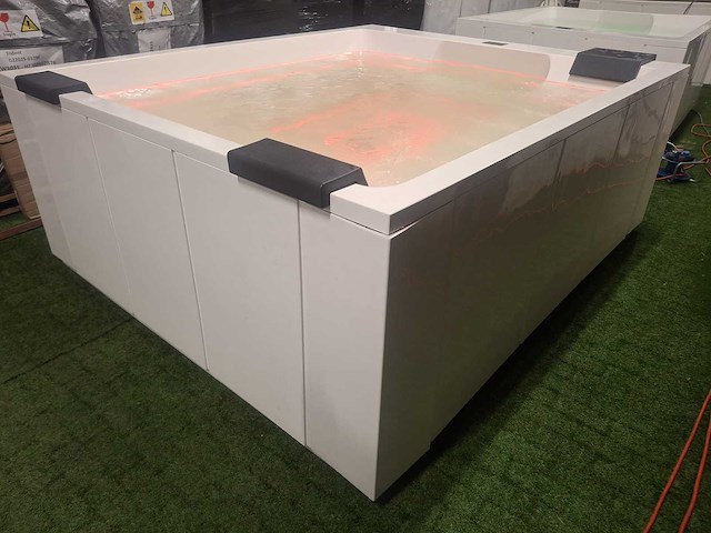 Infinitas 8 persoons jacuzzi en buitenspa - afbeelding 10 van  29