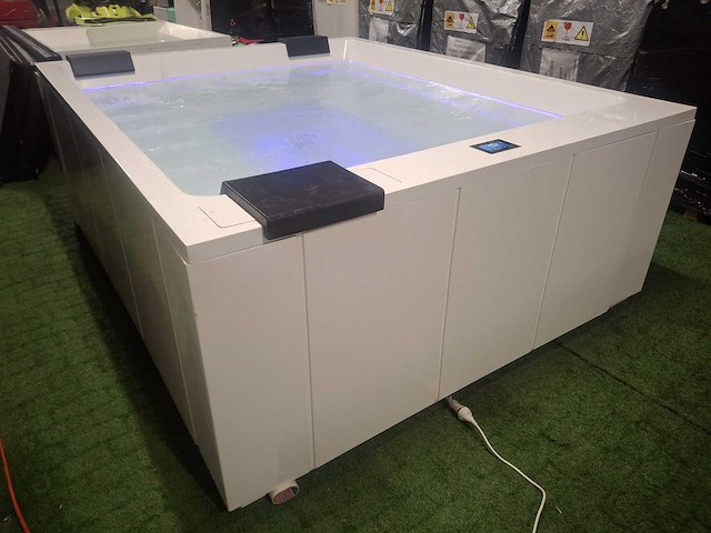 Infinitas 8 persoons jacuzzi en buitenspa - afbeelding 13 van  29