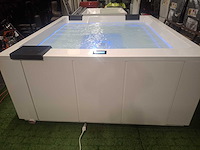 Infinitas 8 persoons jacuzzi en buitenspa - afbeelding 15 van  29