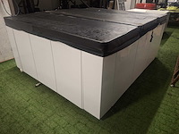 Infinitas 8 persoons jacuzzi en buitenspa - afbeelding 16 van  29