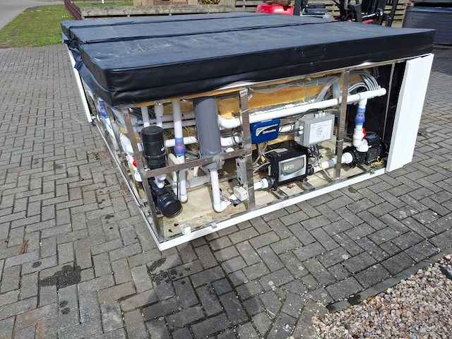 Infinitas 8 persoons jacuzzi en buitenspa - afbeelding 28 van  29