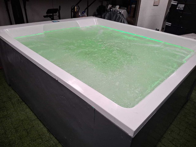 Infinitas paolo ferralli invisibile 8 persoons jacuzzi en buitenspa - afbeelding 22 van  56