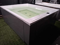 Infinitas paolo ferralli invisibile 8 persoons jacuzzi en buitenspa - afbeelding 34 van  56