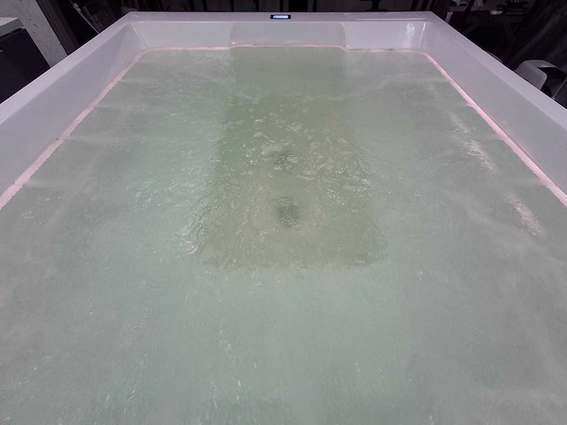 Infinitas paolo ferralli invisibile 8 persoons jacuzzi en buitenspa - afbeelding 35 van  56