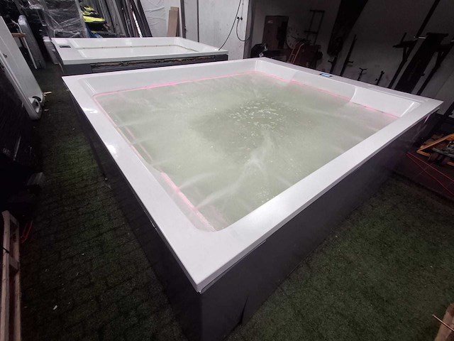 Infinitas paolo ferralli invisibile 8 persoons jacuzzi en buitenspa - afbeelding 39 van  56