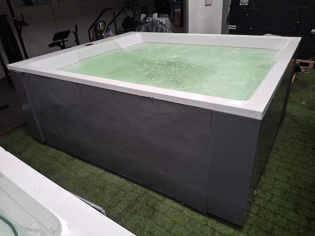 Infinitas paolo ferralli invisibile 8 persoons jacuzzi en buitenspa - afbeelding 49 van  56