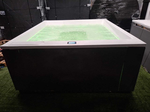 Infinitas paolo ferralli invisibile 8 persoons jacuzzi en buitenspa - afbeelding 52 van  56