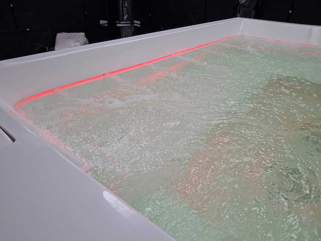 Infinitas paolo ferralli invisibile 8 persoons jacuzzi en buitenspa - afbeelding 38 van  56