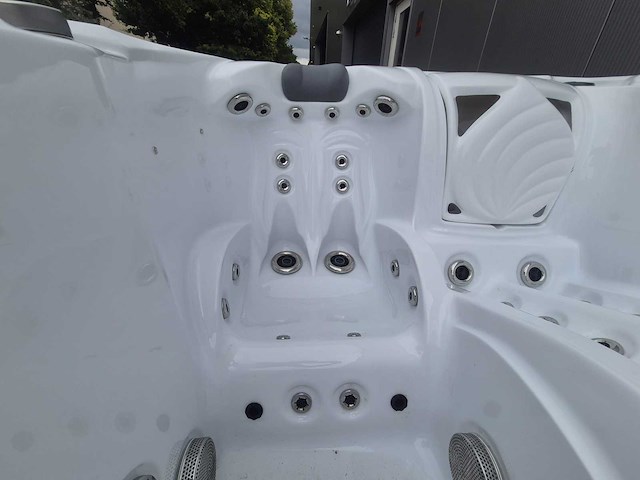 Infinitas spa mb300 pro 3 persoons jacuzzi en buitenspa - afbeelding 6 van  26