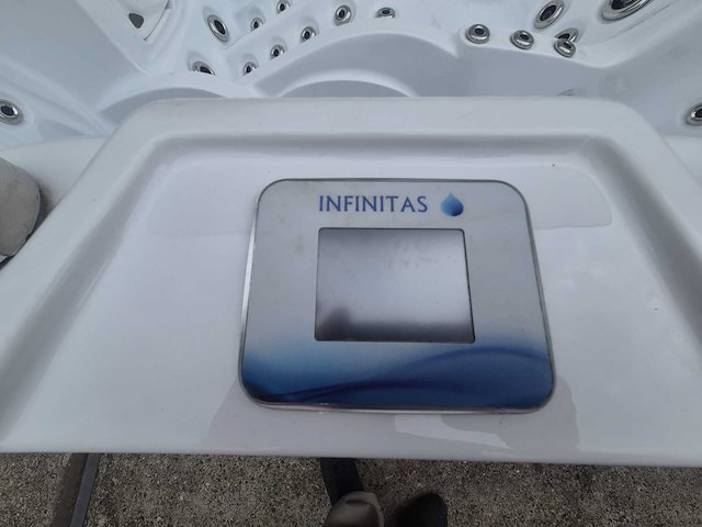 Infinitas spa mb300 pro 3 persoons jacuzzi en buitenspa - afbeelding 19 van  26