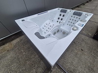 Infinitas spa mb300 pro 3 persoons jacuzzi en buitenspa - afbeelding 20 van  26