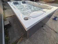 Infinitas spa mb300 pro 3 persoons jacuzzi en buitenspa - afbeelding 2 van  21